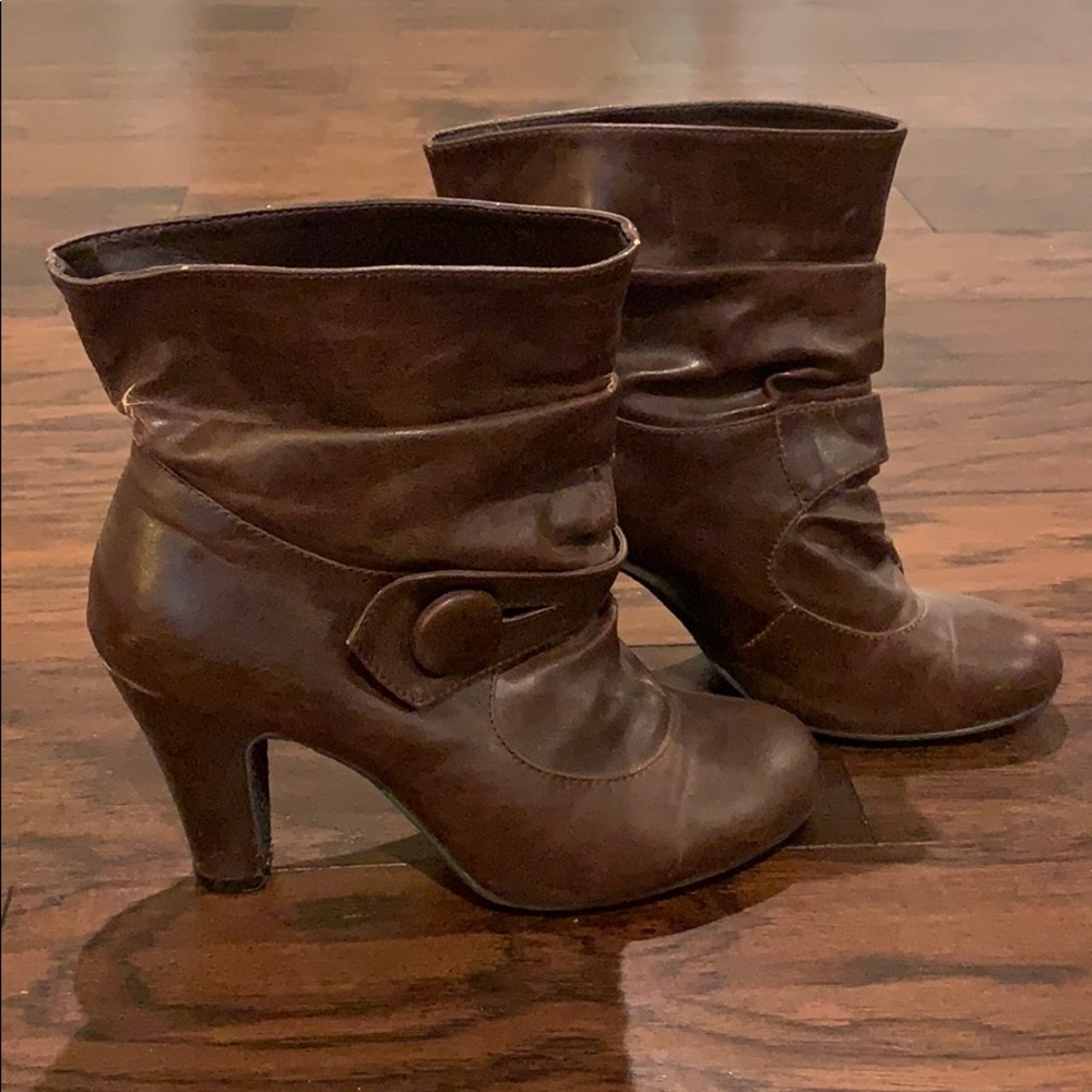 Brown short heel boots decorative side button